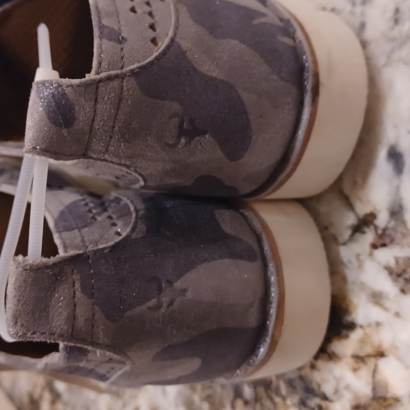 Trask Lena Perforated women's Oxford shoes $220 - Picture 8 of 10